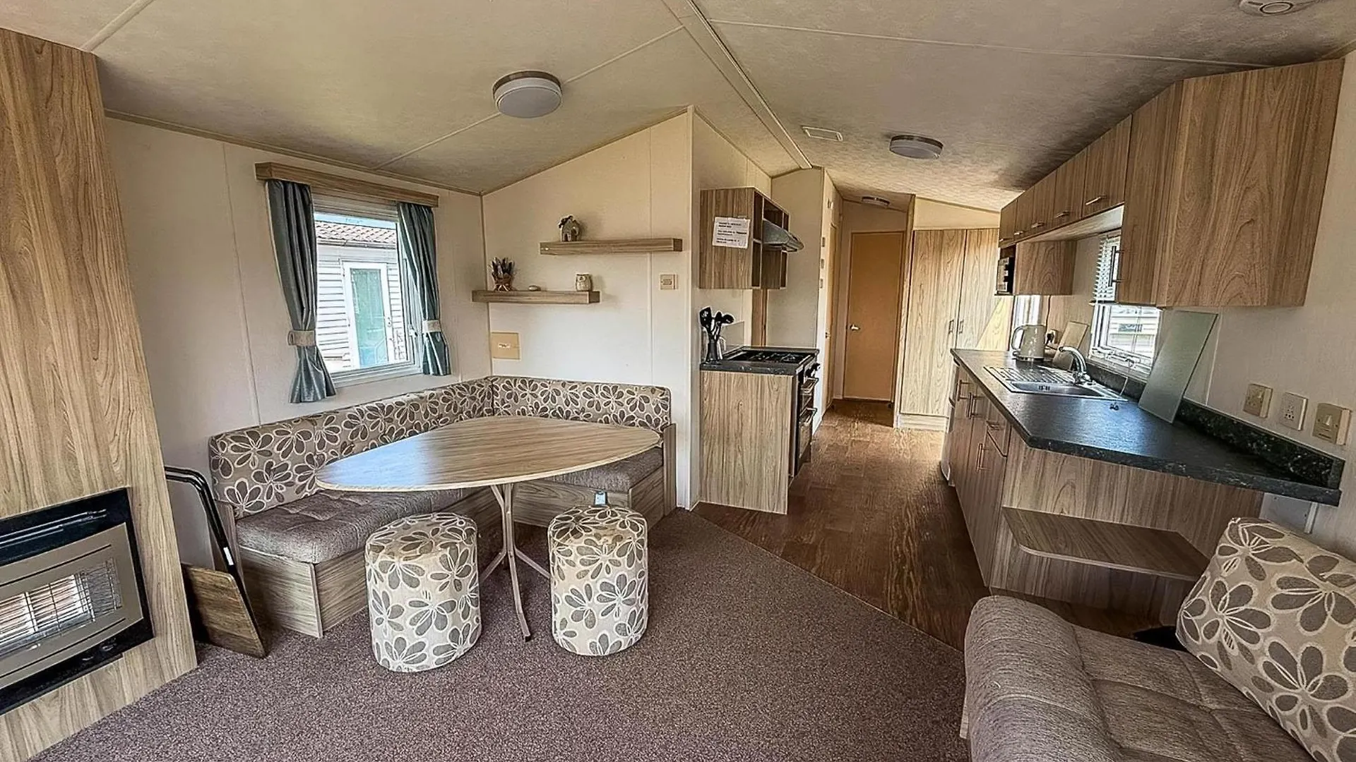 Lovely 6 Berth Caravan For Hire At Barmston Beach Holiday Park Ref 62062Hc Lund 0*,  영국