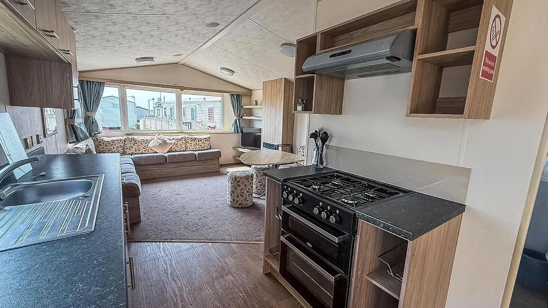 Lovely 6 Berth Caravan For Hire At Barmston Beach Holiday Park Ref 62062Hc Lund 0*,