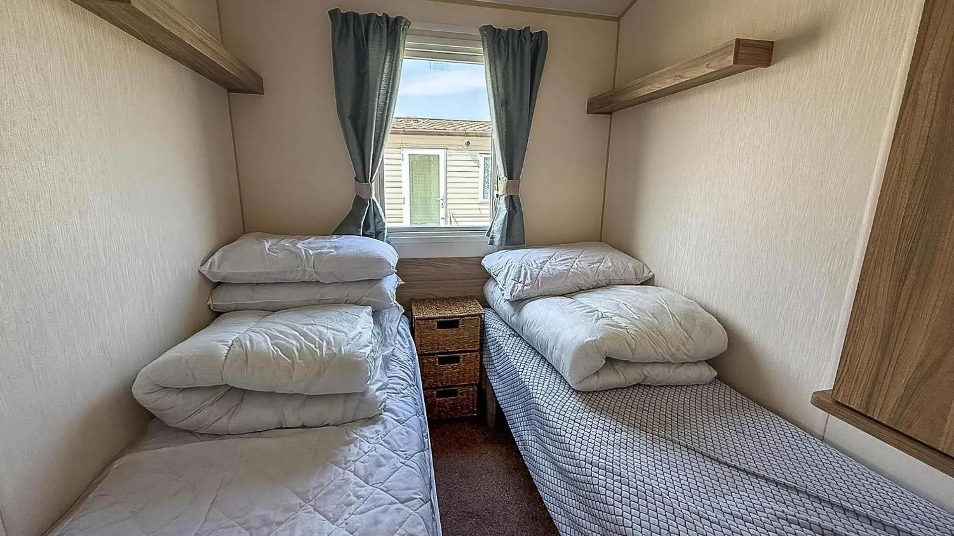 Lovely 6 Berth Caravan For Hire At Barmston Beach Holiday Park Ref 62062Hc Lund