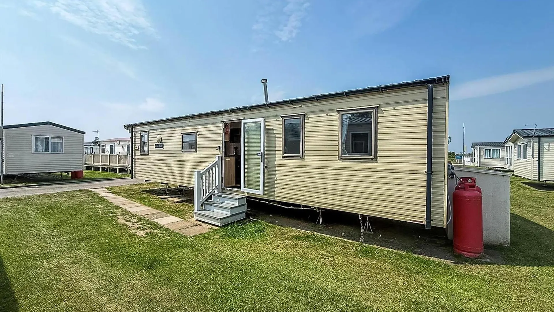 Lovely 6 Berth Caravan For Hire At Barmston Beach Holiday Park Ref 62062Hc Lund